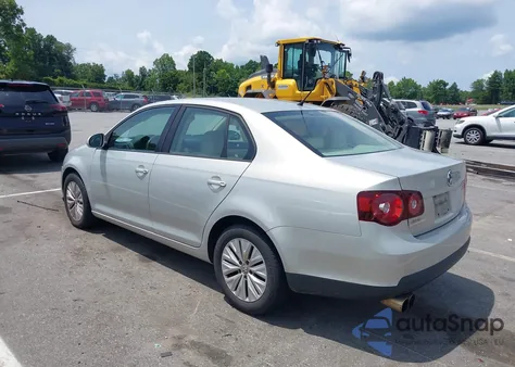 2010 Volkswagen Jetta Limited Edition z USA, uszkodzony, nr VIN 3VWAX7AJ9AM092009